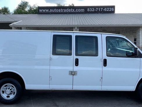 Used 2017 Chevrolet Express 2500 Extended RWD image 5