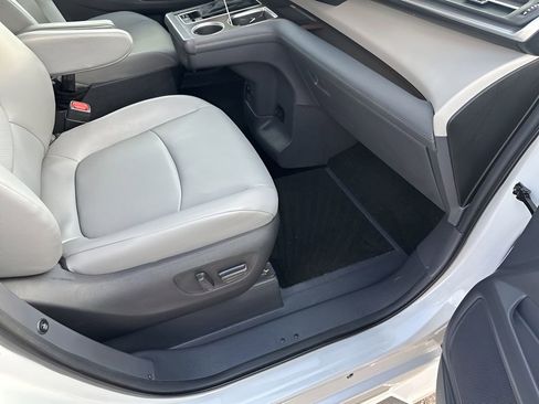 Used 2024 Toyota Sienna XLE w/ XLE Plus Package image 18