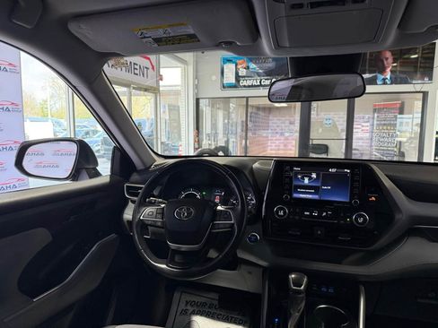 Used 2022 Toyota Highlander LE FWD image 32