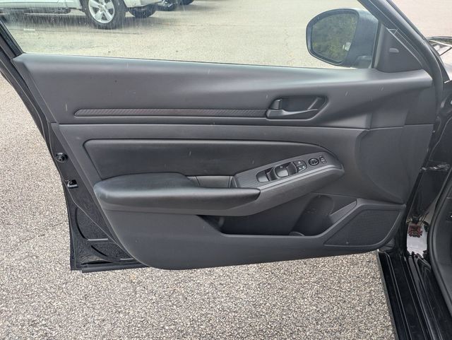 Used 2024 Nissan Altima 2.5 S FWD image 11