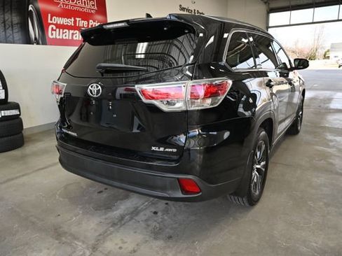 Used 2016 Toyota Highlander XLE w/ Four Season Floor Mat Package image 6