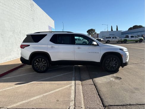 Used 2023 Chevrolet Traverse RS image 7