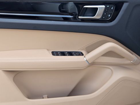 Certified 2023 Porsche Cayenne AWD/4WD image 22