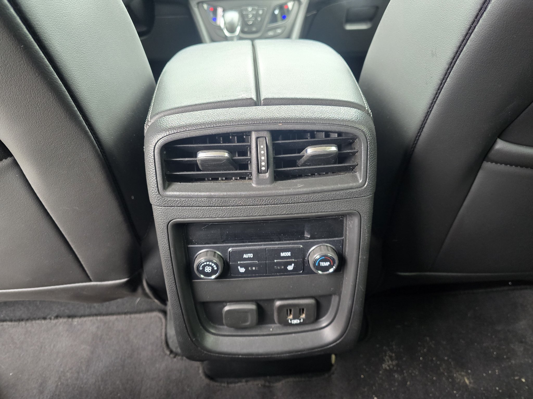 Used 2020 Buick Envision Essence AWD/4WD image 29