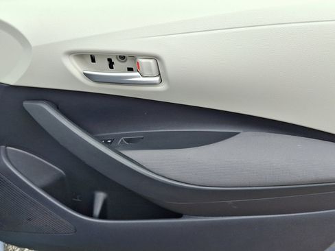 Used 2020 Toyota Corolla LE image 10