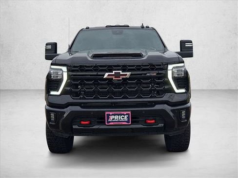 Used 2025 Chevrolet Silverado 2500 ZR2 w/ Technology Package AWD/4WD image 2