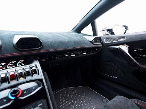 Used 2018 Lamborghini Huracan Performante image 91