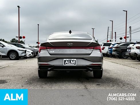 Used 2022 Hyundai Elantra Limited FWD image 5