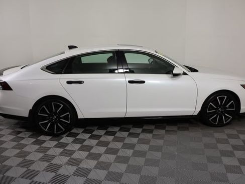 Used 2023 Honda Accord Touring image 9