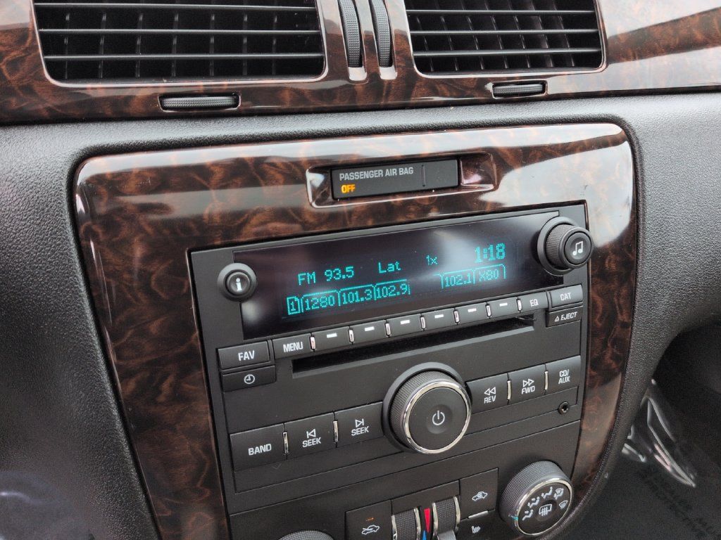 Used 2012 Chevrolet Impala LTZ FWD image 14