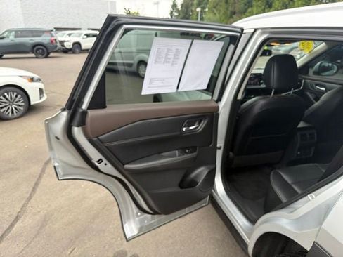 Used 2022 Nissan Rogue SL AWD/4WD image 25
