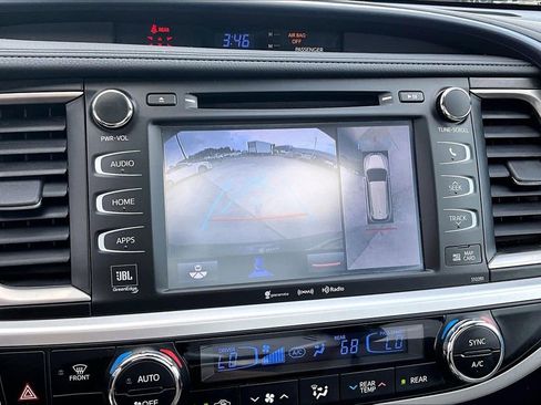Used 2019 Toyota Highlander Limited Platinum AWD/4WD image 21