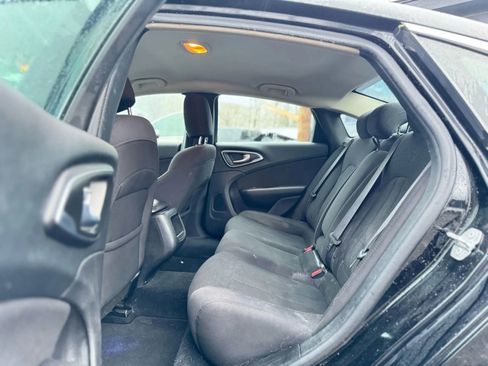 Used 2016 Chrysler 200 Limited w/ Convenience Group image 11