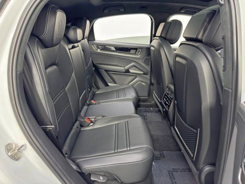 Used 2024 Porsche Cayenne Turbo image 47