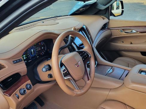 Used 2017 Cadillac Escalade ESV Platinum image 5