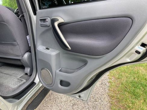 Used 2002 Toyota RAV4 2WD image 24