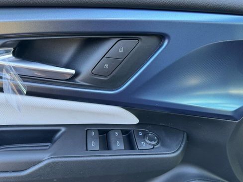 New 2026 Chevrolet Equinox EV LT image 32