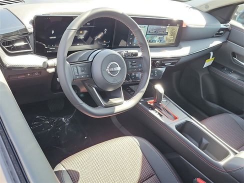 New 2025 Nissan Kicks SR image 4