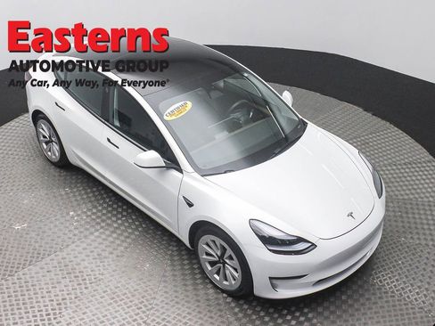 Used 2023 Tesla Model 3 Standard Range RWD image 3