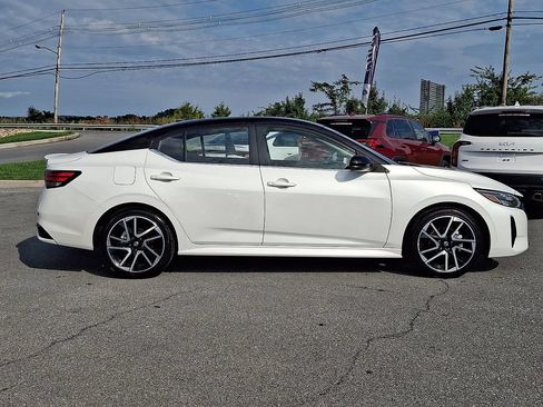 Used 2025 Nissan Sentra SR FWD image 7