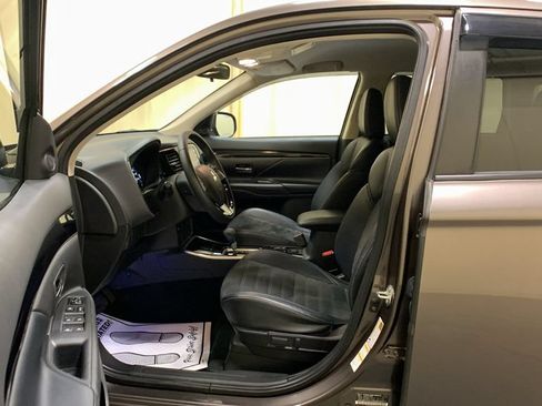 Used 2019 Mitsubishi Outlander SE AWD/4WD image 26