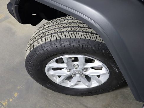 Used 2025 Jeep Wrangler Sport image 42