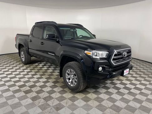 Used 2016 Toyota Tacoma SR5 w/ SR5 Appearance Package (SN) image 24