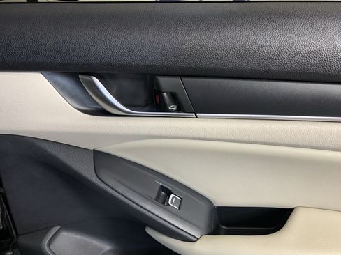 Used 2018 Honda Accord EX image 36