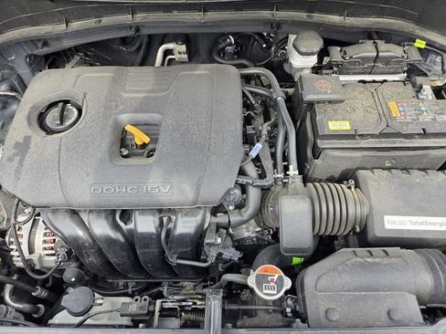 Used 2025 Kia Soul LX w/ LX Technology Package FWD image 17