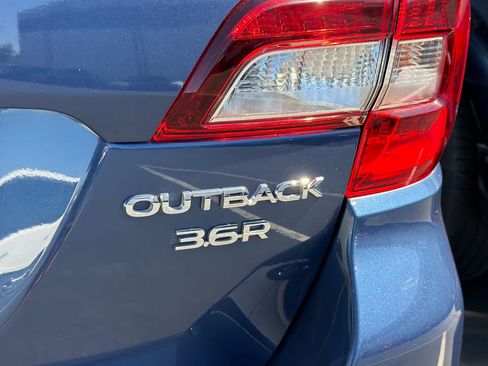 Used 2019 Subaru Outback 3.6R Limited AWD/4WD image 6
