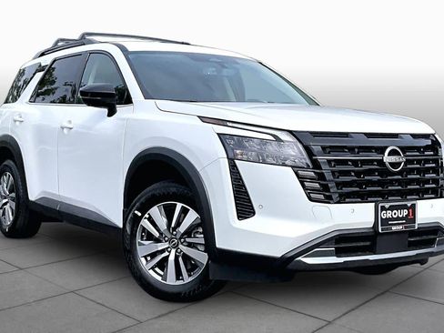 New 2026 Nissan Pathfinder SL FWD image 2