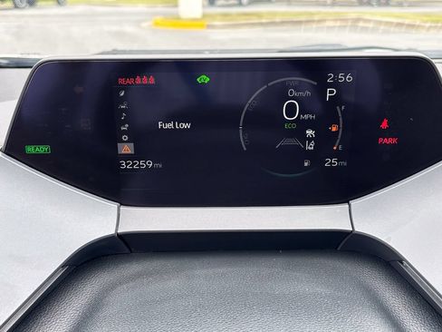 Used 2025 Toyota Prius LE AWD/4WD image 29