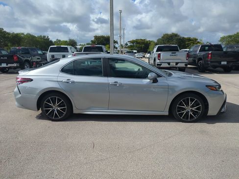 Used 2023 Toyota Camry SE w/ Convenience Package FWD image 5