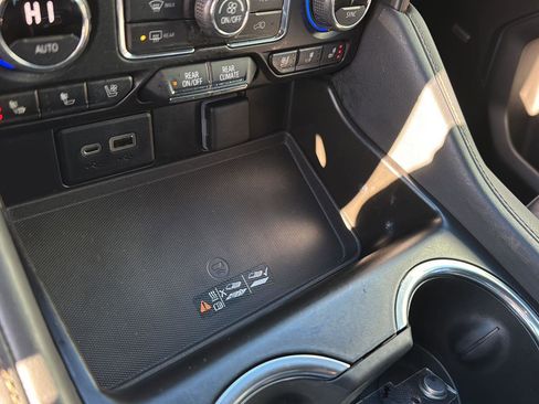 Used 2021 Chevrolet Tahoe High Country image 26