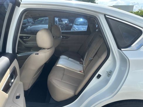 Used 2015 Nissan Altima 2.5 SL w/ Technology Package FWD image 13