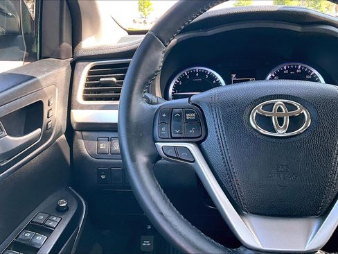 Used 2018 Toyota Highlander Limited AWD/4WD image 11