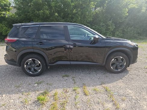 Used 2025 Nissan Rogue SV AWD/4WD image 3