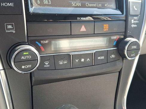 Used 2017 Toyota Camry XLE FWD image 16