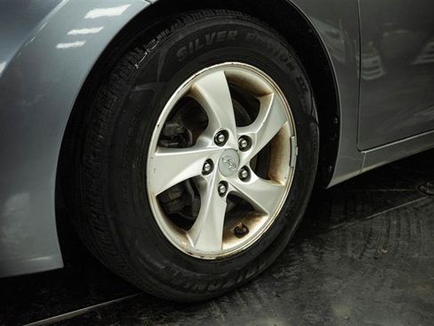 Used 2015 Hyundai Elantra SE FWD image 3