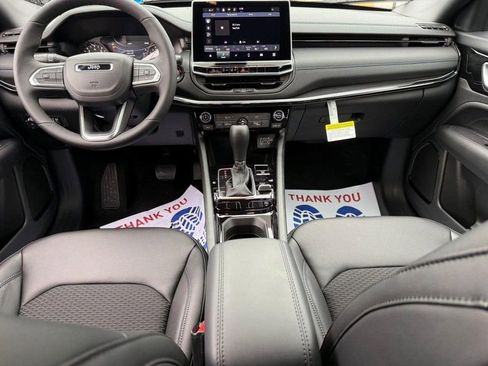 New 2026 Jeep Compass Latitude image 6