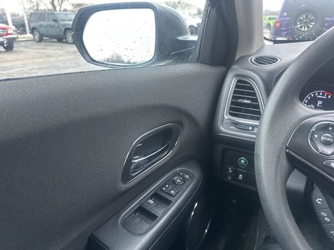 Used 2019 Honda HR-V EX image 26