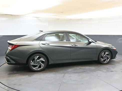 Certified 2024 Hyundai Elantra SEL w/ Convenience Package image 6