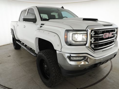 Used 2017 GMC Sierra 1500 SLT w/ SLT Premium Package AWD/4WD image 3