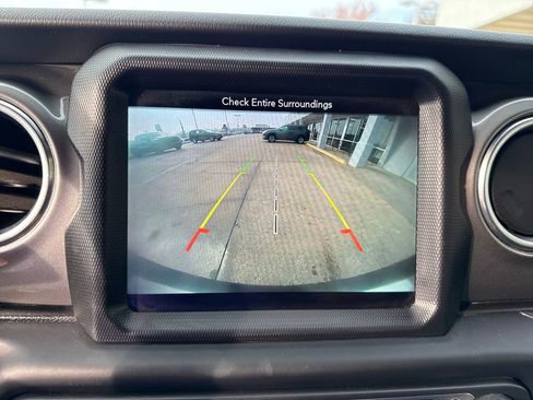 Used 2018 Jeep Wrangler Unlimited Sahara image 20