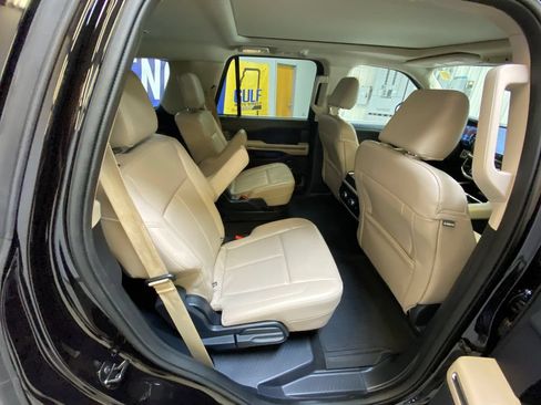 Used 2023 Ford Expedition XLT RWD image 27