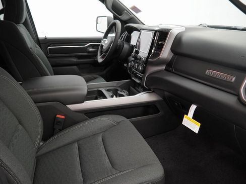 New 2026 RAM 1500 4x4 Crew Cab image 33