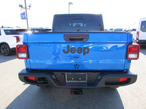 Used 2023 Jeep Gladiator Sport AWD/4WD image 7