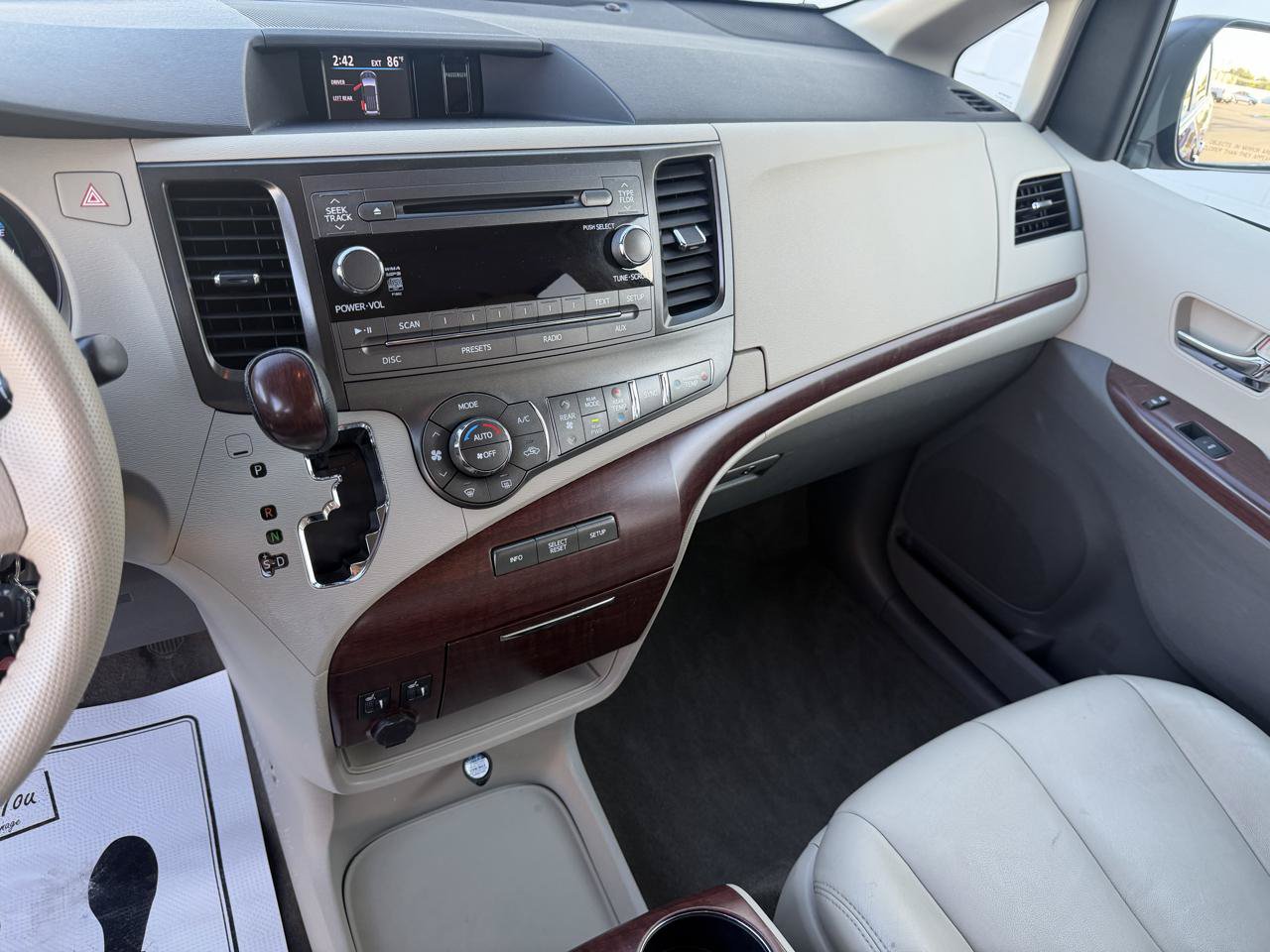 Used 2012 Toyota Sienna XLE FWD image 12