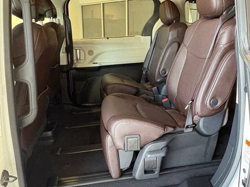 Used 2024 Toyota Sienna Platinum AWD/4WD image 15