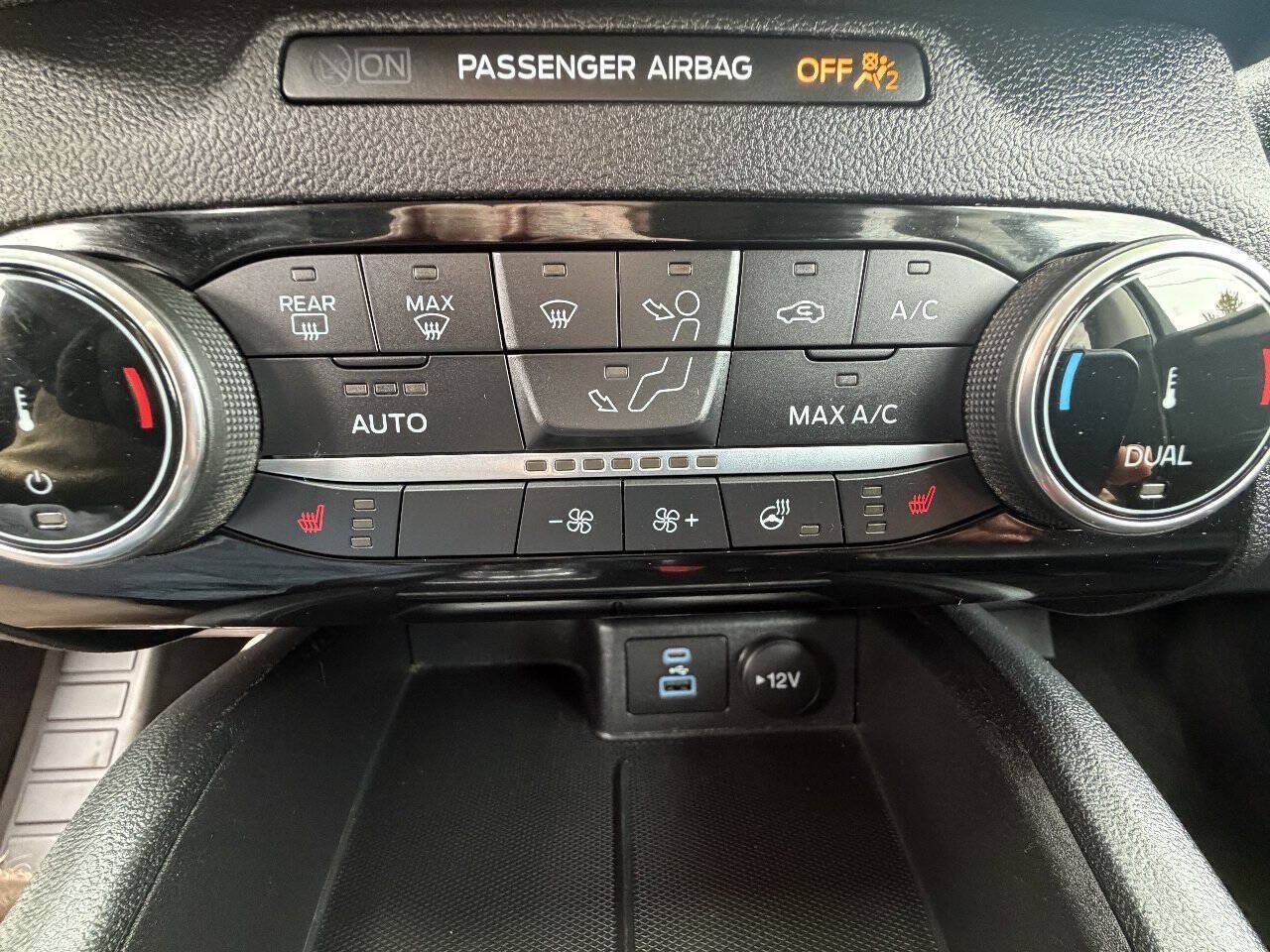 Used 2022 Ford Escape SEL w/ Equipment Group 302A AWD/4WD image 27